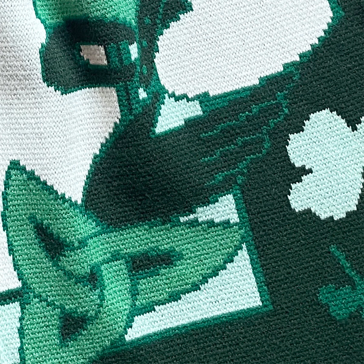 Claddagh Green and Cream Knit Scarf - Image 5
