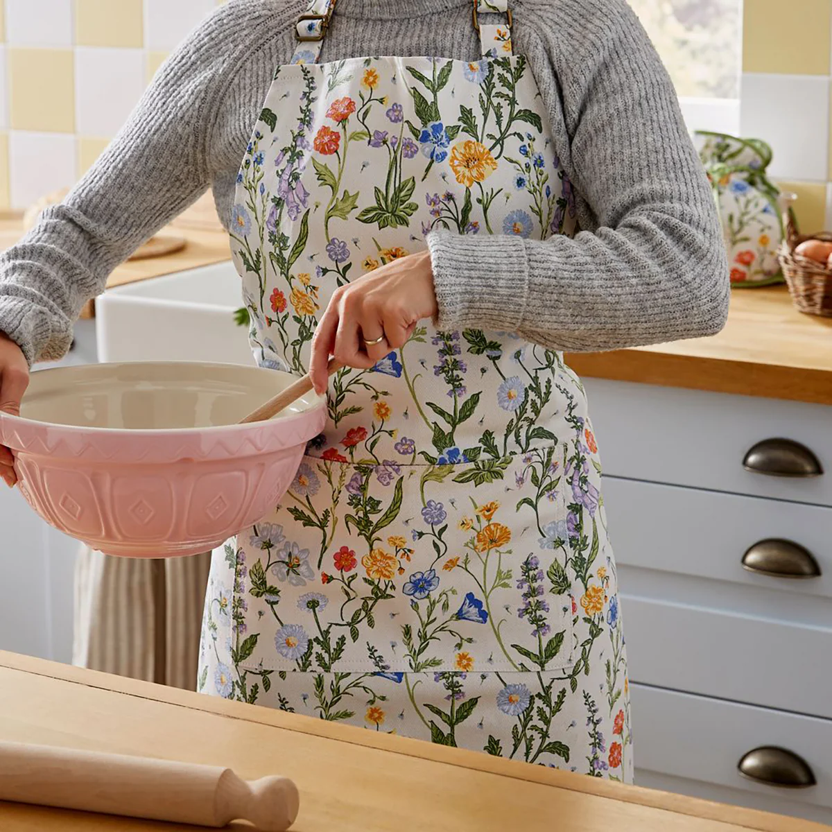 Cottage Garden Cotton Apron - Image 2