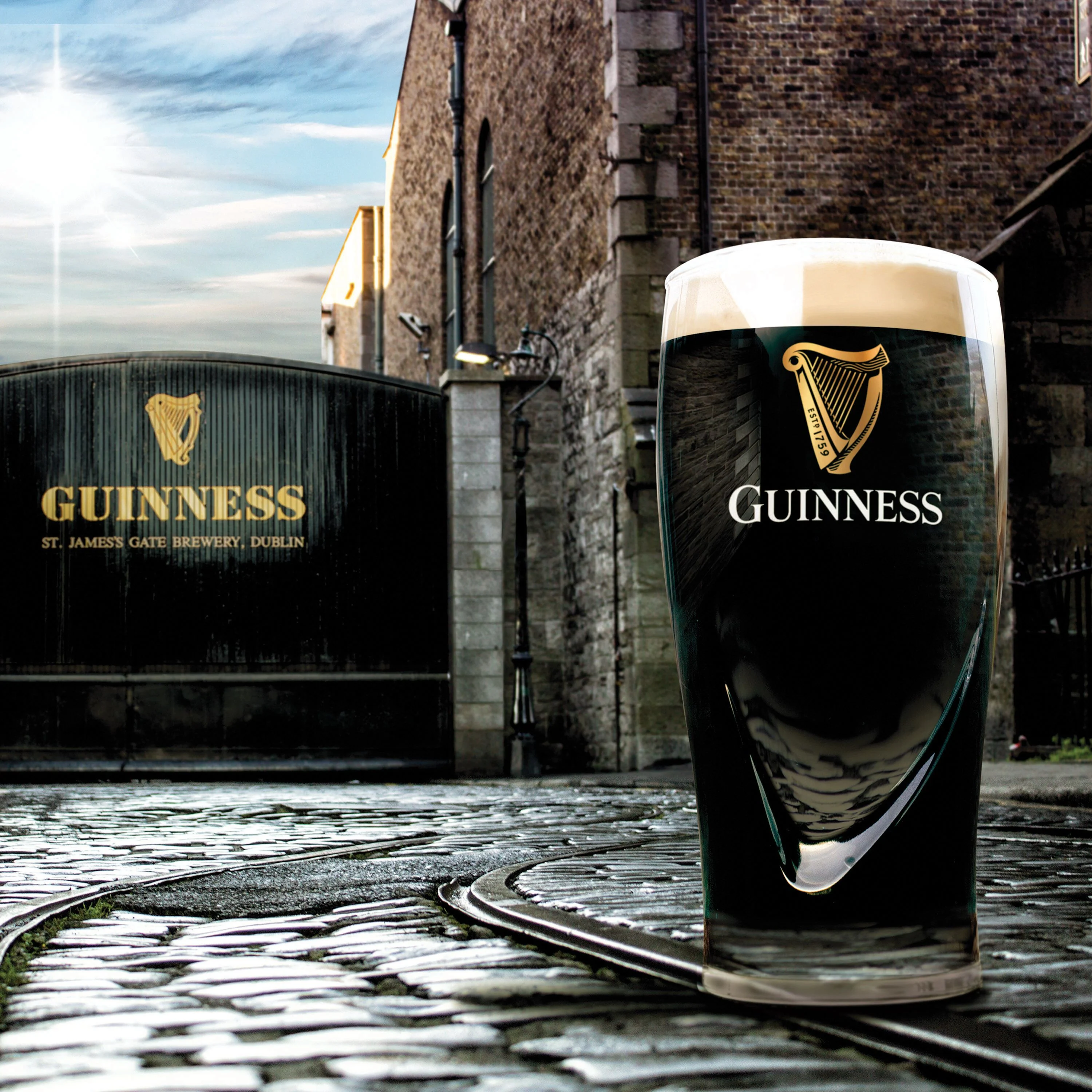 Guinness 540ml Gravity Pint Glass - Image 6
