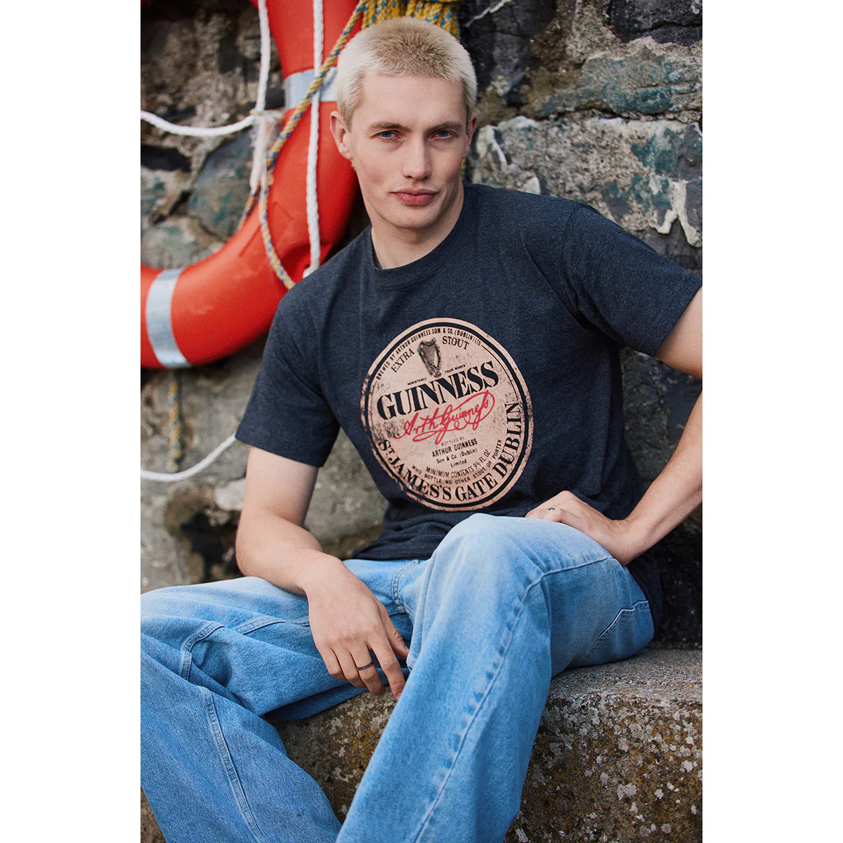 Guinness Men's Acid Wash Vintage Charcoal T-Shirt - Image 6