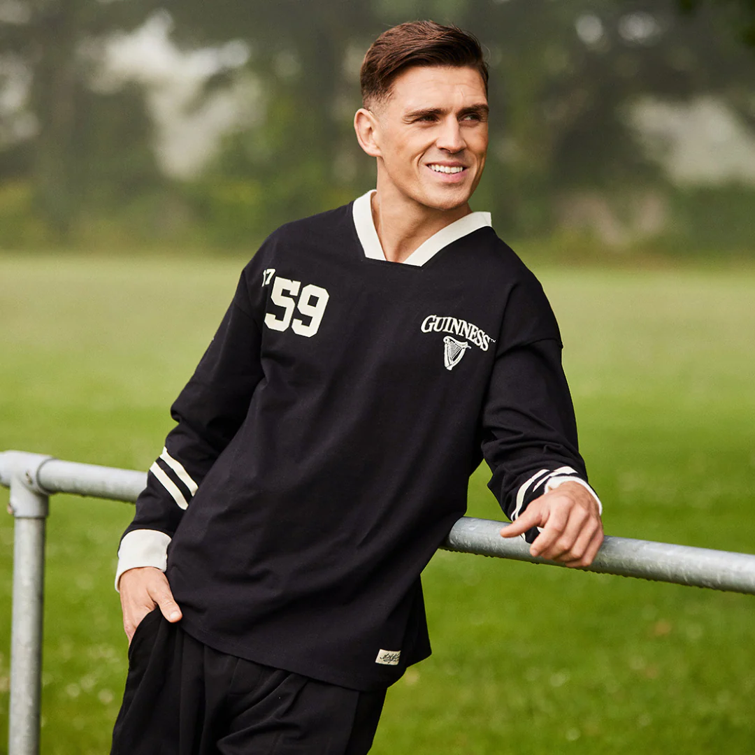 Men's Guinness Toucan Black And Cream American Football Top - Image 5