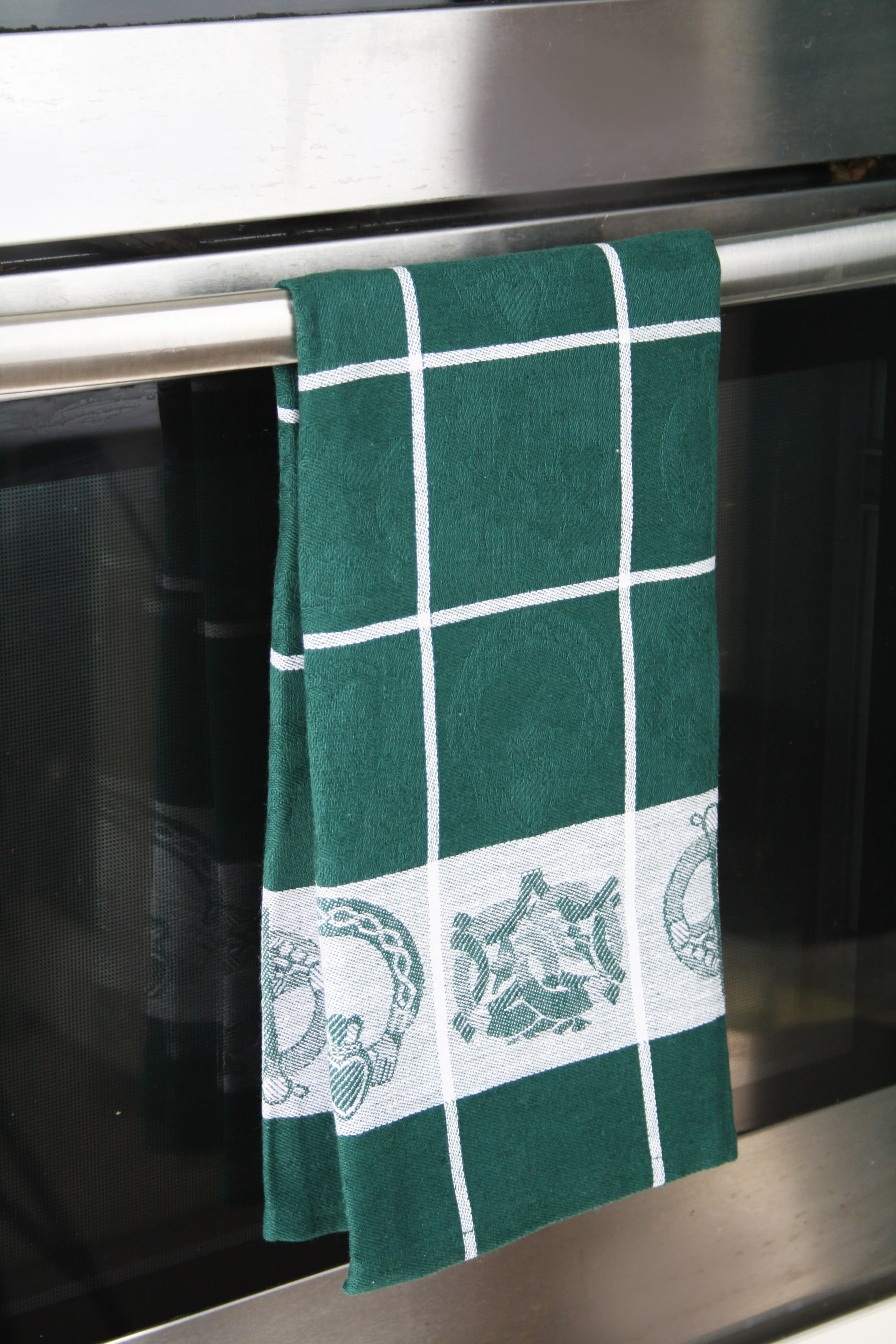 Treasures Of Ireland Embroidered Green Waffle Tea Towel (2 Pack) - Image 2
