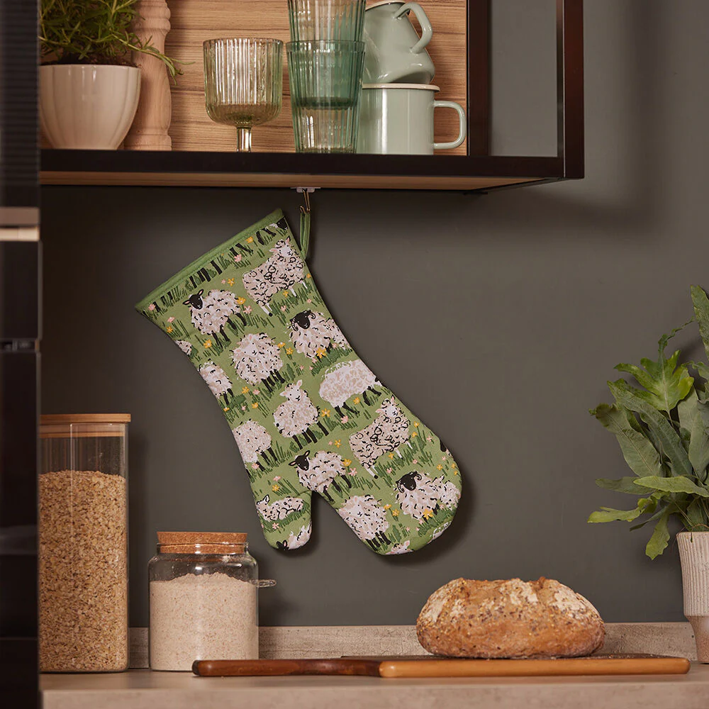Ulster Weavers Woolly Sheep Microwave Mitt - Image 3