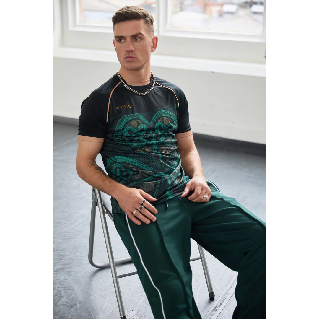Unisex Ireland Big Shamrock Performance T-shirt - Image 4