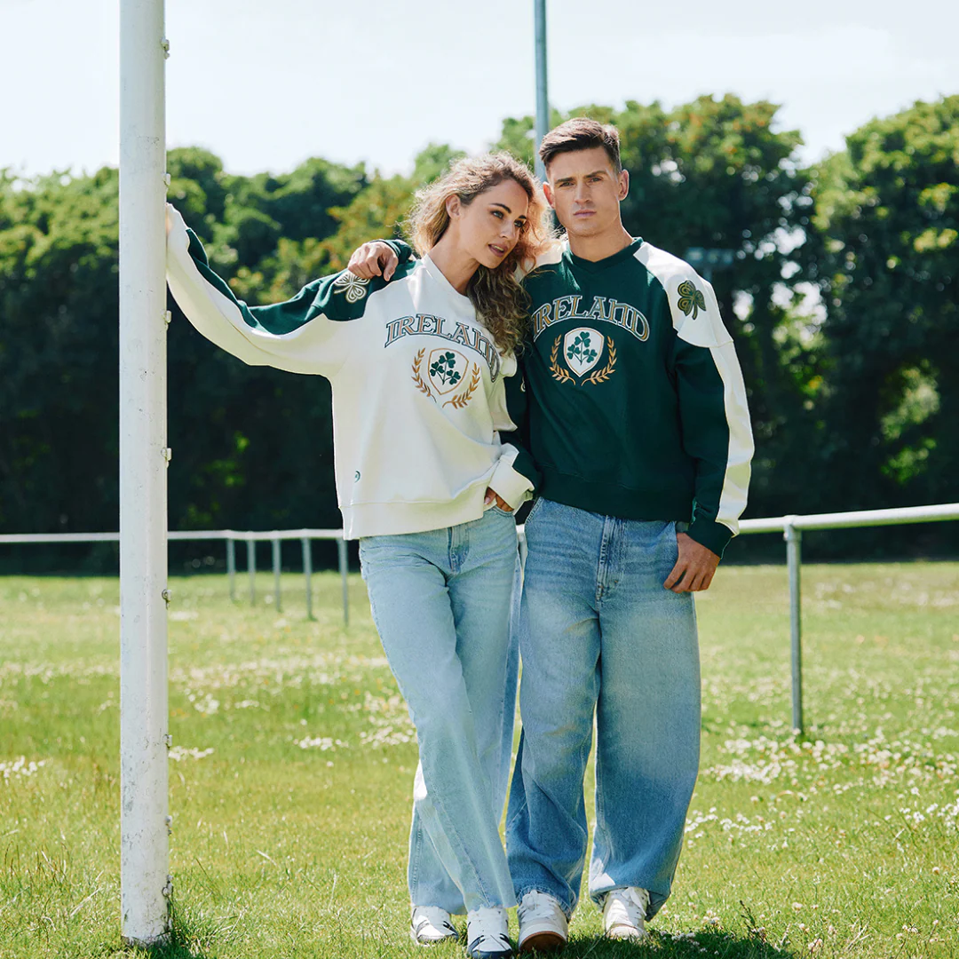 Unisex Ireland Crest V-Neck Cream and Green Sweatshirt - Image 10