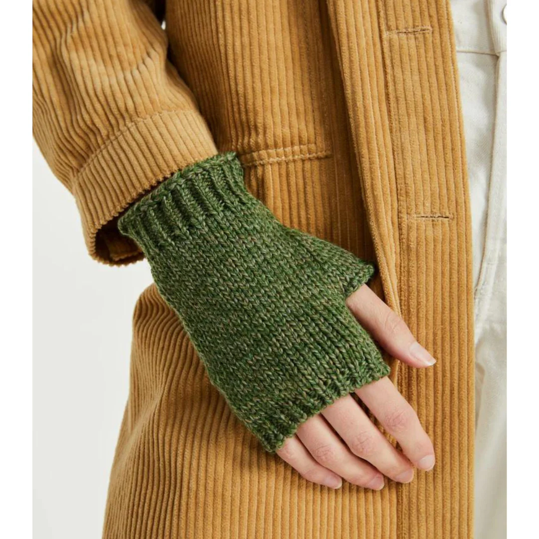 Women's Aran Wool Green Fingerless Mitts - Image 3